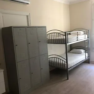  Hostal La Promenade House